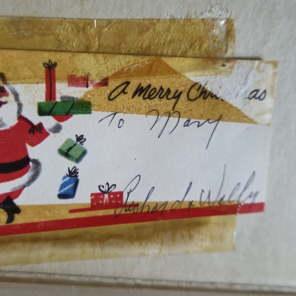 Lady Cristina set of Yellow Linen Tablecloth and 4 Napkins - Picture 7 of 13